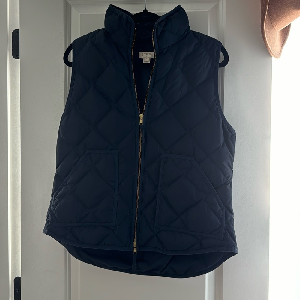 Jcrew puffer vest in navy, some small pulls